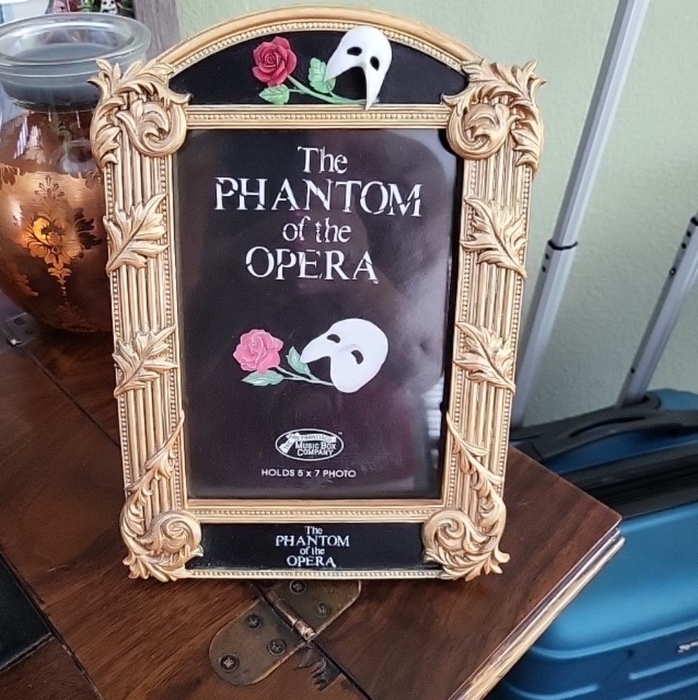 San Francisco. Music Box Frame